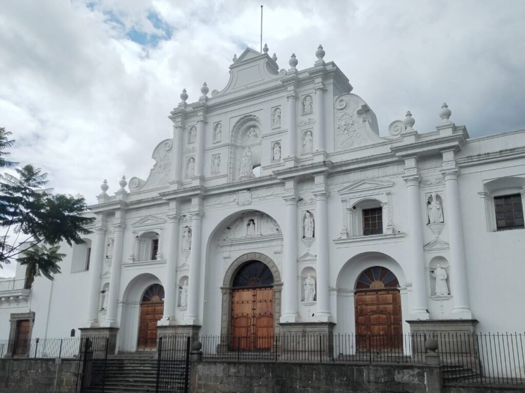 Parque Central with the fountain, Cathedral and surrounding colonial buildings