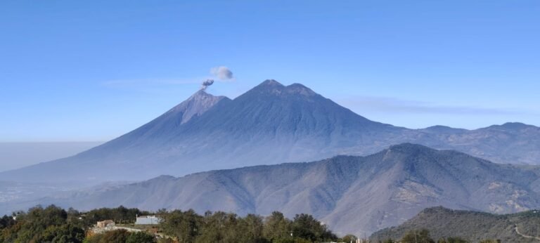 Volcan-Acatenango-Jaguar-Negro