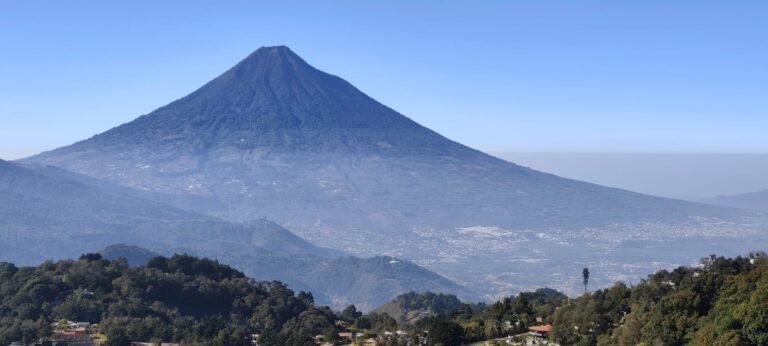 Volcan-de-Agua-Jaguar-Negro-Travel
